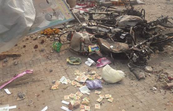 दिल्ली में तबाही की तस्वीरें: फूंकी दुकानें-जलते ठेले-उजड़ीं बस्तियां