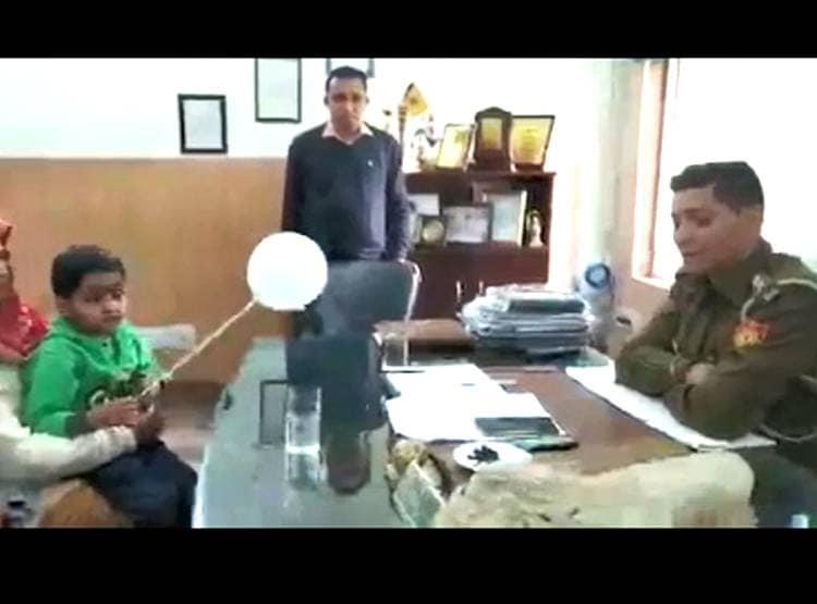 गलती से भेजा गर्लफ्रेंड का पर्सनल फोटो, मिली 1 करोड़ की ड‍िमांड...