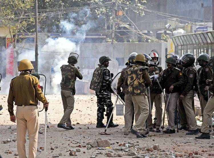 मौजपुर: सीने पर तनी थी पिस्तौल, फिर भी हिंसक भीड़ के सामने खड़ा रहा कॉन्स्टेबल