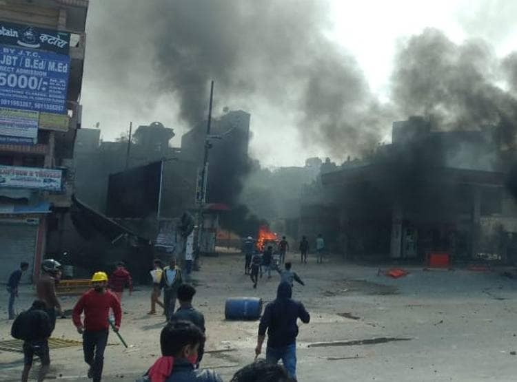 मौजपुर: सीने पर तनी थी पिस्तौल, फिर भी हिंसक भीड़ के सामने खड़ा रहा कॉन्स्टेबल