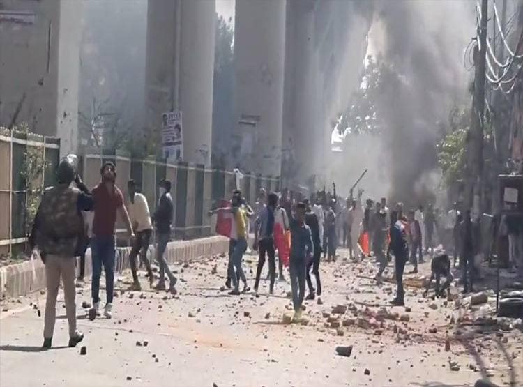 मौजपुर: सीने पर तनी थी पिस्तौल, फिर भी हिंसक भीड़ के सामने खड़ा रहा कॉन्स्टेबल