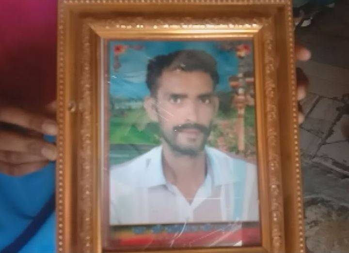 'मैं जिंदा हूं', 2 साल से ये साबित करने में जुटी है महिला, मान नहीं रहे अफसर