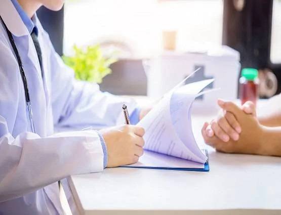 नौकरी परमानेंट करने के नाम पर 100 महिलाओं की कपडे़ उतरवाकर जांच