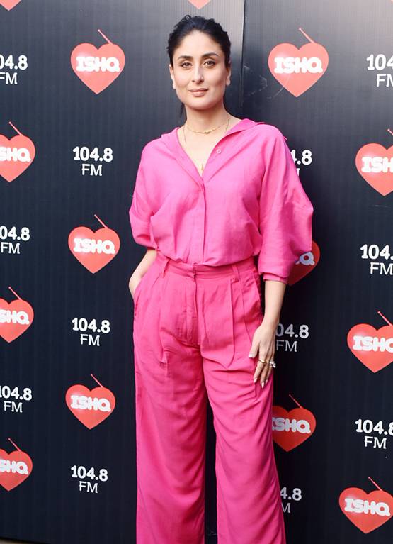 करीना से मिलीं सारा, लेकिन दोनों को भूल फैंस कर रहे अमृता सिंह की तारीफें