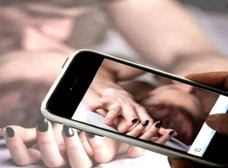 मोदी सरकार ने माना, बढ़ रहा है रिवेंज पोर्न, कहा-रोकने की जारी हैं कोशिशें