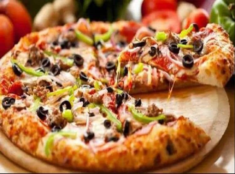 Zomato से मंगाया पिज्जा, कैंसिल किया तो खाते से निकल गए एक लाख रुपये