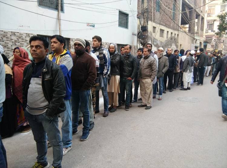 दिल्ली चुनाव की सबसे ताकतवर तस्वीर, 110 साल की महिला ने डाला वोट