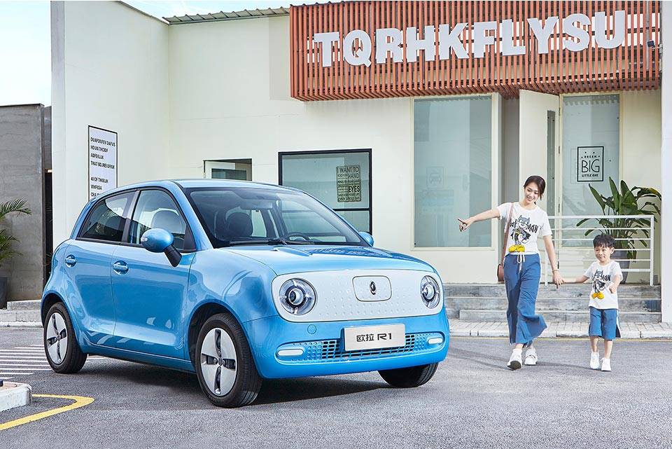 अब देश में आएगी दुनिया की सबसे सस्ती इलेक्ट्रिक कार, eKUV100 भी रेस में