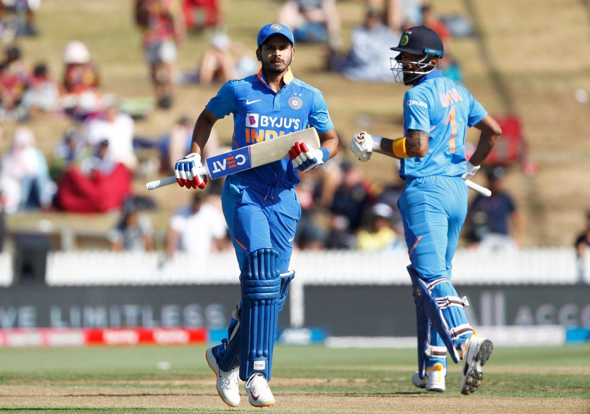 तीसरे वनडे से इस खिलाड़ी का कटेगा पत्ता, मनीष या पंत को मौका!