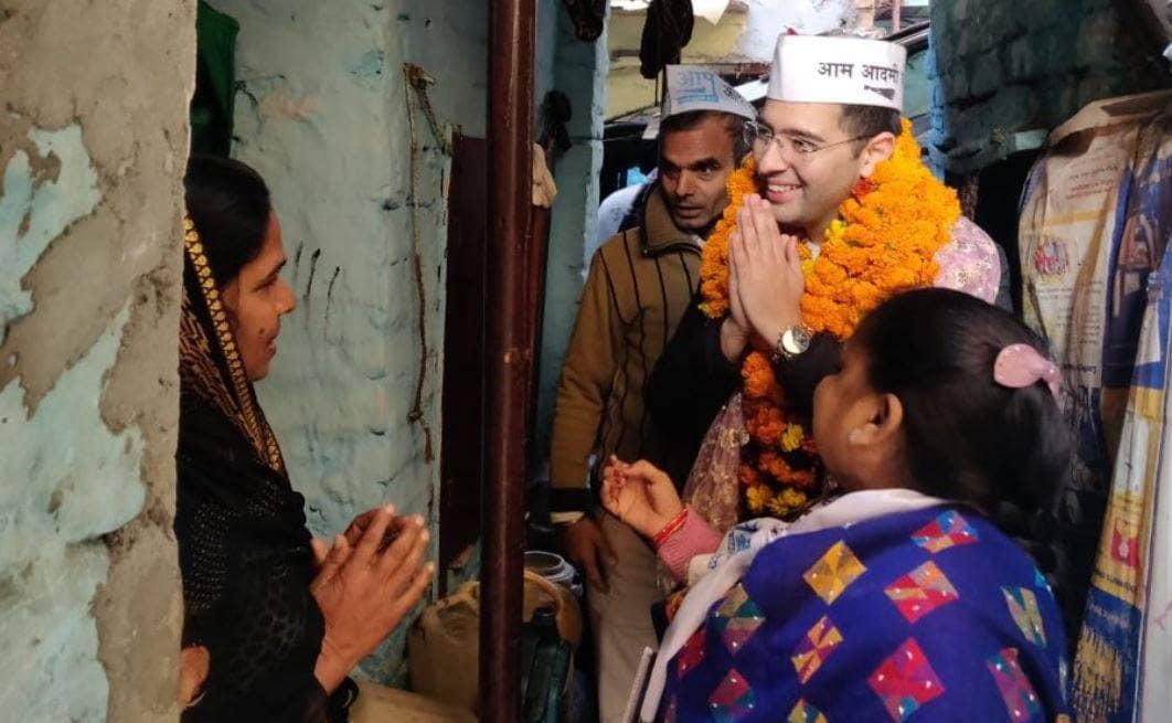 AAP का यह उम्मीदवार मांगने जाता है वोट तो मिलने लगता है शादी का प्रस्ताव