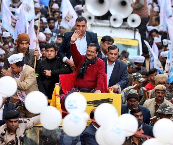 बीजेपी ने उतार दी नेताओं की फौज, तस्वीरों में देखें दिल्ली के चुनावी रंग