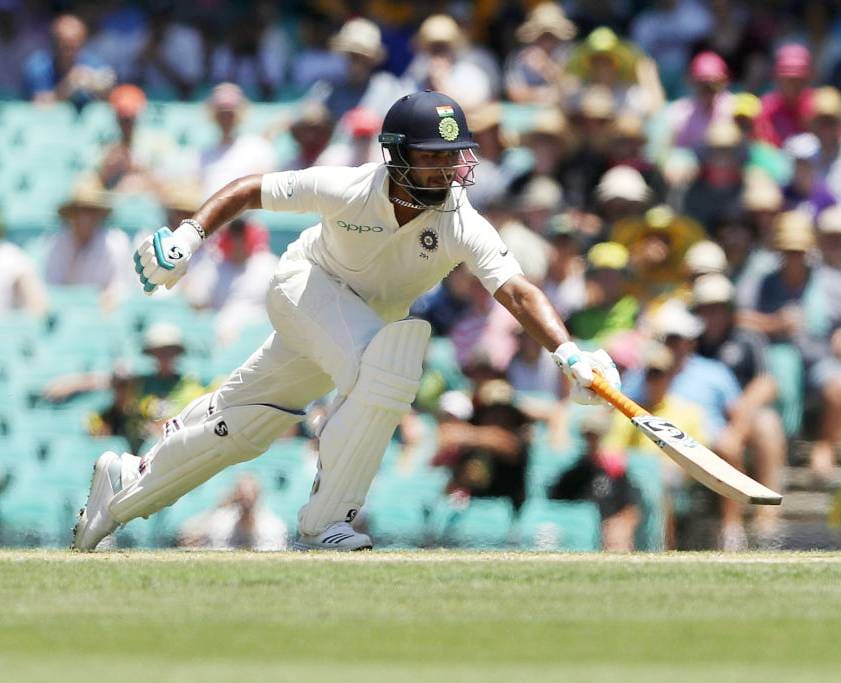 विकेटकीपिंग को लेकर पंत-साहा में टक्कर, किसे मिलेगा मौका?