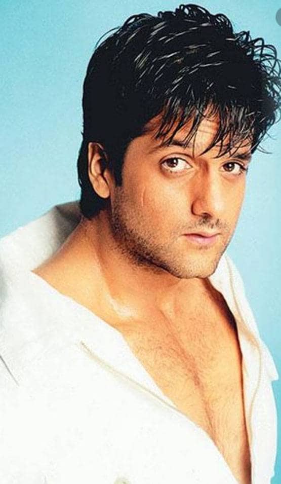 एक दौर में चेन स्मोकर्स थे ये बॉलीवुड स्टार्स, ऐसे छोड़ी स्मोकिंग की लत