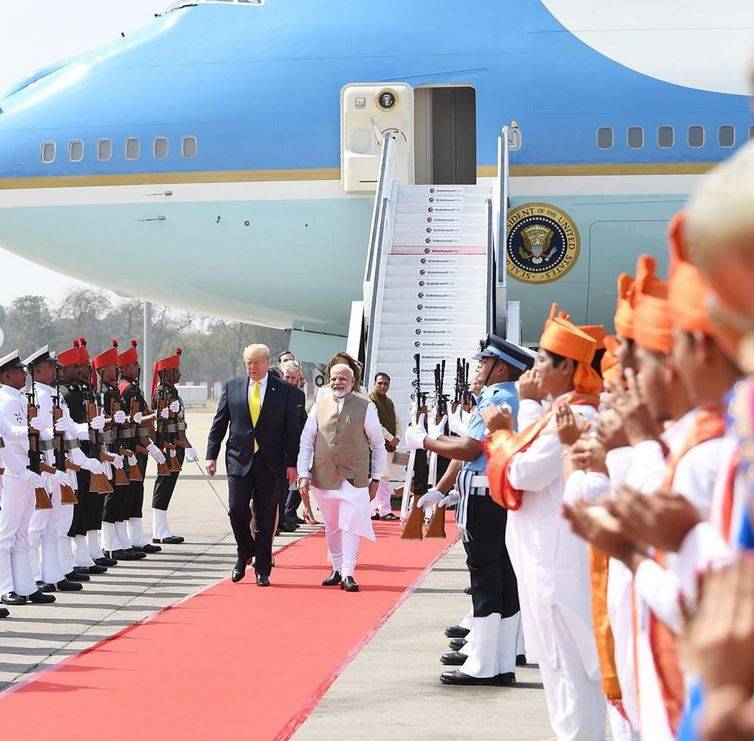 गुजरात में ट्रंप का 'स्वैग से स्वागत', आगरा भी तैयार, जमीं से आसमान तक सुरक्षा