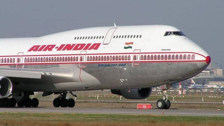 उड़ान भरने वाला था विमान तभी रनवे पर आ गए जीप और इंसान, और फिर...