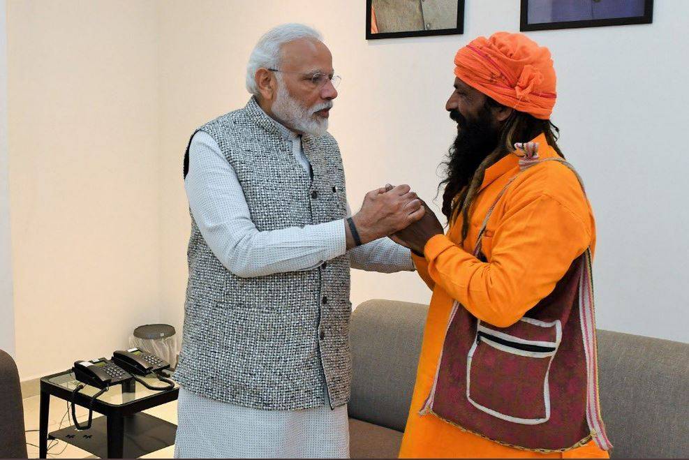 जिस रिक्शा चालक से मिले PM मोदी, उस पर एक लाख का कर्ज, घर में छत भी नहीं