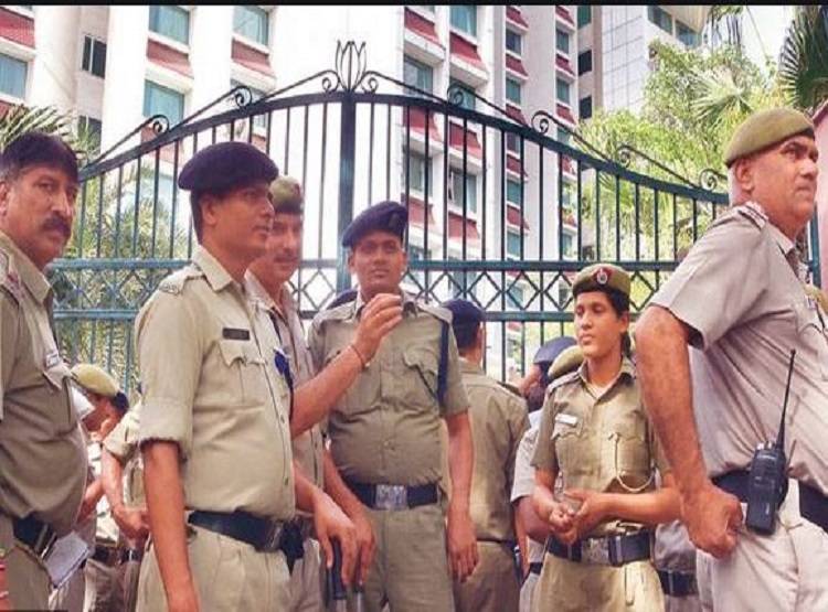 CAA विरोध के नाम पर हिंसा की साजिश, मारा गया हेड कॉन्स्टेबल, पत्नी बेहोश