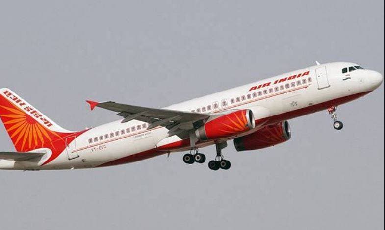 उड़ान भरने वाला था विमान तभी रनवे पर आ गए जीप और इंसान, और फिर...