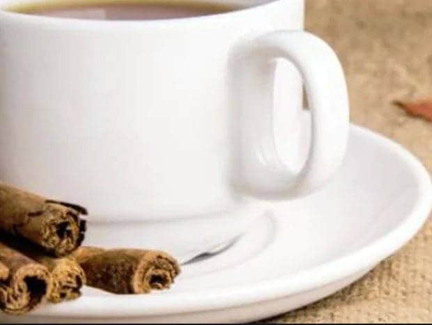 चाय में डुबोकर खाई इडली, लोगों ने बताया पाप, देने लगे गालियां