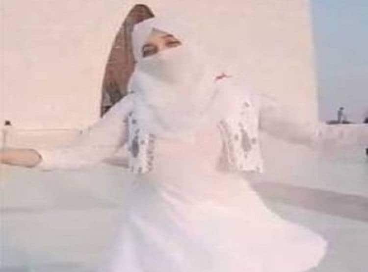 जिन्ना की मजार के सामने लड़की ने किया डांस, PAK में मचा बवाल