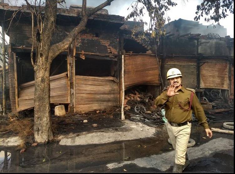 दिल्ली में नहीं थम रही हिंसा, भजनपुरा में लोगों के बीच फिर पत्थरबाजी