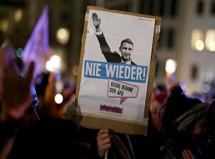 जर्मनी में मुस्लिमों के खिलाफ सड़कों पर उतरे लोग, 12 मस्जिद उड़ाने की साजिश बेनकाब