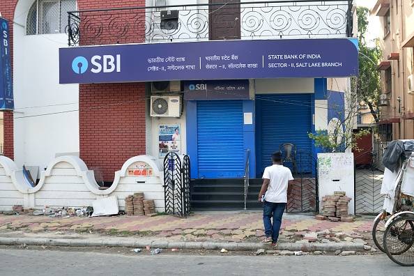 होली से पहले घर में रख लें कैश, लगातार 6 दिन तक बंद रहेंगे बैंक