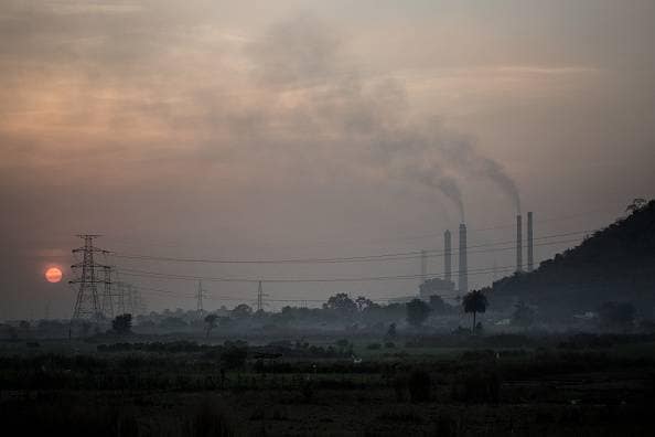 जिस सोनभद्र में मिला था सोने का 'खजाना', वहां 2 इंजीनियरों को किया नजरबंद