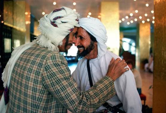 नाक से नाक सटाकर KISS करने पर इस मुस्लिम देश ने लगाया बैन