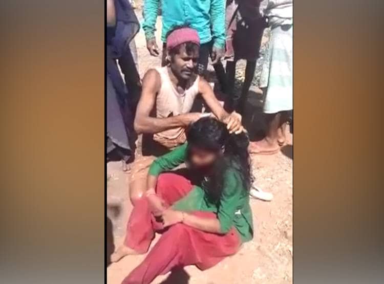 बेटी अपने दोस्त से करती थी बात, नाराज परिजनों ने जबरन काटे बाल