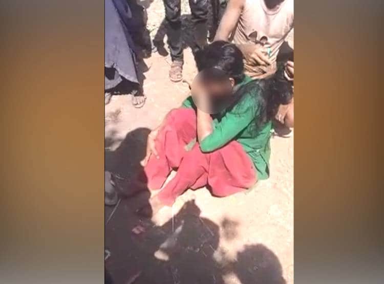 बेटी अपने दोस्त से करती थी बात, नाराज परिजनों ने जबरन काटे बाल