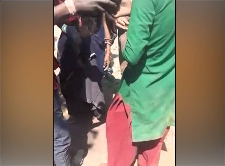 बेटी अपने दोस्त से करती थी बात, नाराज परिजनों ने जबरन काटे बाल