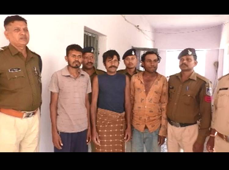 बेटी अपने दोस्त से करती थी बात, नाराज परिजनों ने जबरन काटे बाल