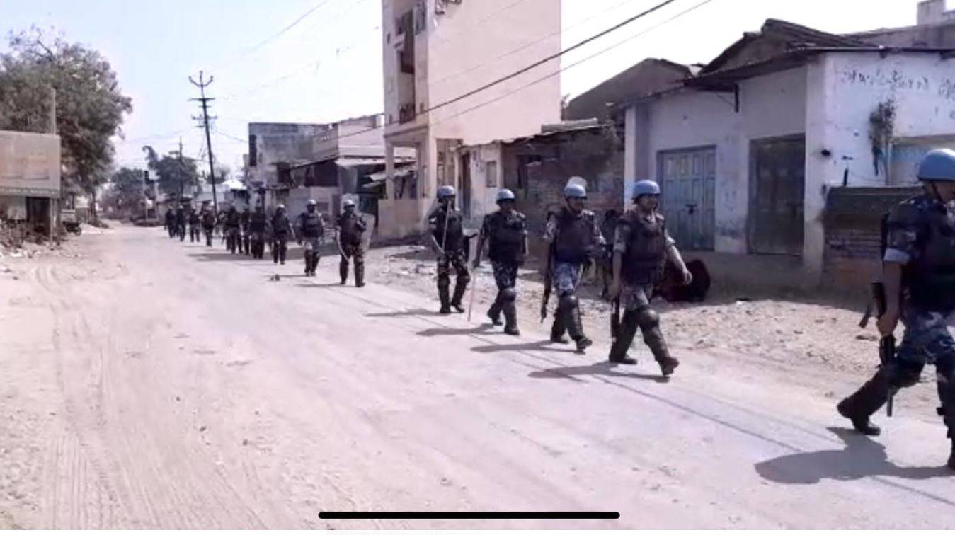 गुजरात के आणंद में हिंसा, तनाव के बाद भारी फोर्स तैनात