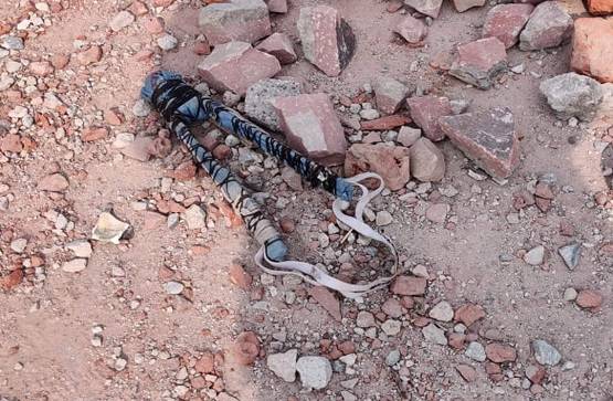 दिल्ली हिंसा: जगह-जगह मिल रही ये गुलेल, दागे गए थे पेट्रोल बम