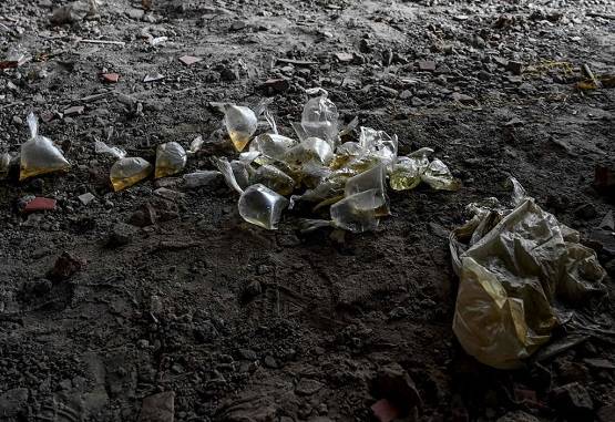 दिल्ली हिंसा: जगह-जगह मिल रही ये गुलेल, दागे गए थे पेट्रोल बम