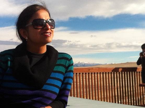 जानिए कौन है...मोदी-ट्रंप-मेलानिया के साथ रेड कारपेट पर दिखी ये महिला