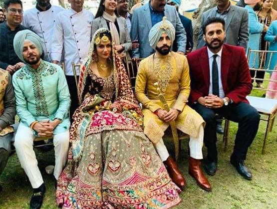 शादी के बाद गुरदास मान की बहू ने पति से लगवाई झाडू, शेयर की फोटो