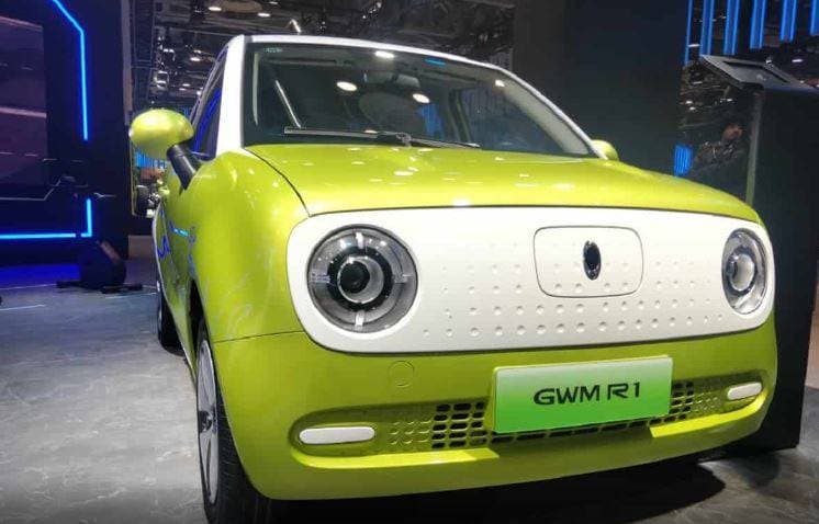 अब देश में आएगी दुनिया की सबसे सस्ती इलेक्ट्रिक कार, eKUV100 भी रेस में