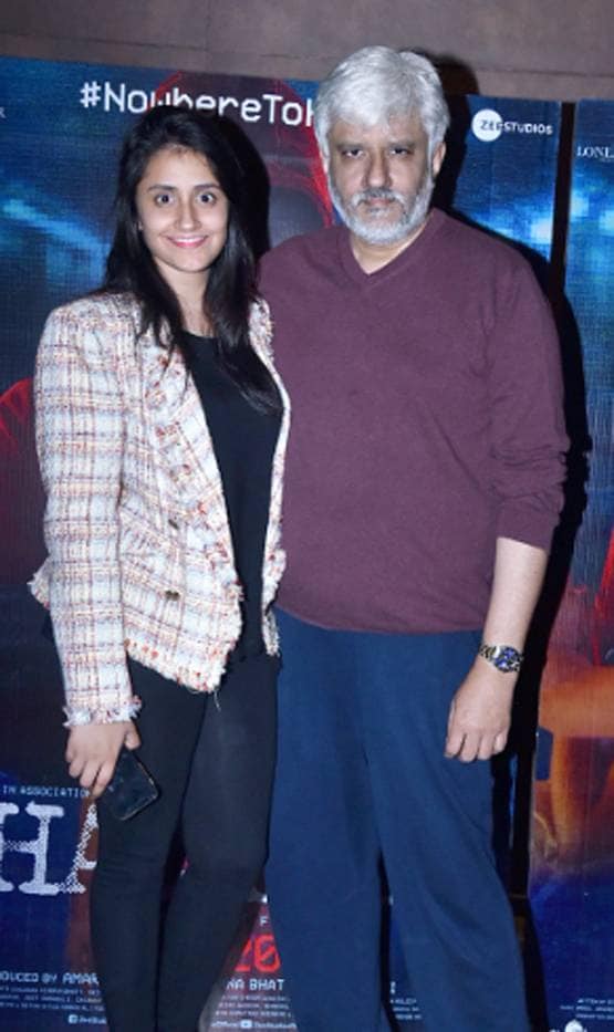 हैक्ड स्क्रीनिंग में बॉयफ्रेंड संग नजर आईं हिना खान, पहुंचे ये पॉपुलर स्टार्स