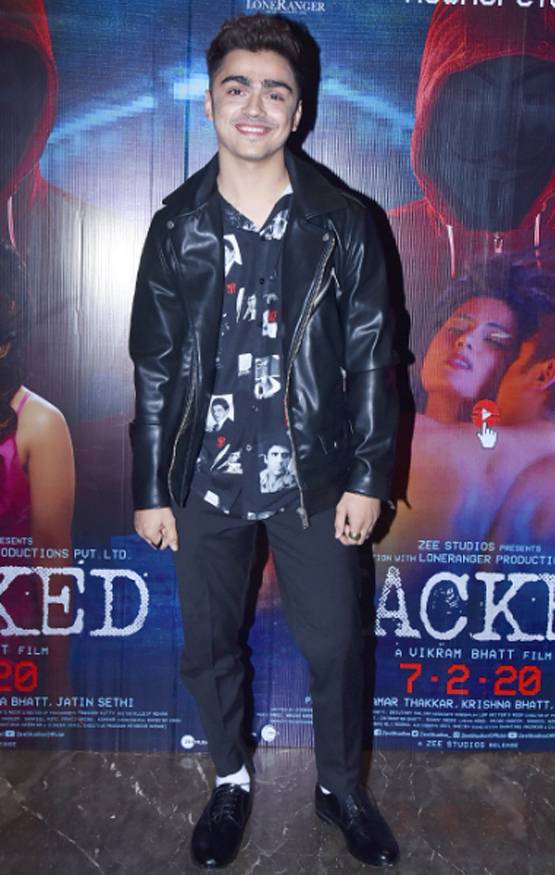 हैक्ड स्क्रीनिंग में बॉयफ्रेंड संग नजर आईं हिना खान, पहुंचे ये पॉपुलर स्टार्स