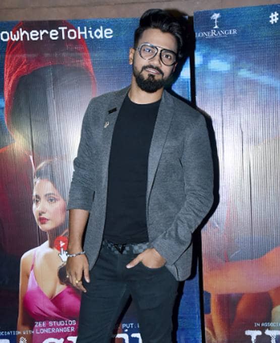 हैक्ड स्क्रीनिंग में बॉयफ्रेंड संग नजर आईं हिना खान, पहुंचे ये पॉपुलर स्टार्स