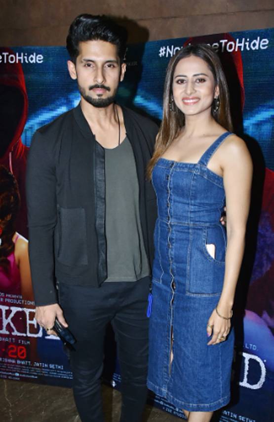 हैक्ड स्क्रीनिंग में बॉयफ्रेंड संग नजर आईं हिना खान, पहुंचे ये पॉपुलर स्टार्स