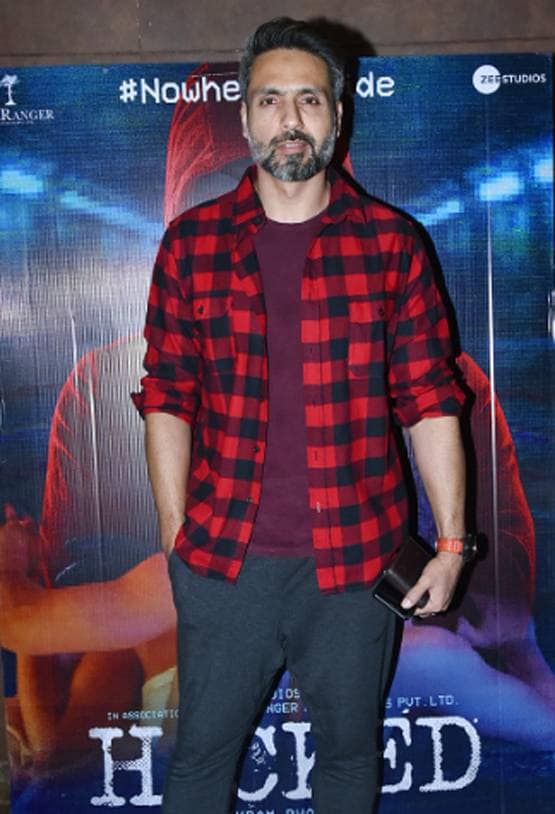 हैक्ड स्क्रीनिंग में बॉयफ्रेंड संग नजर आईं हिना खान, पहुंचे ये पॉपुलर स्टार्स