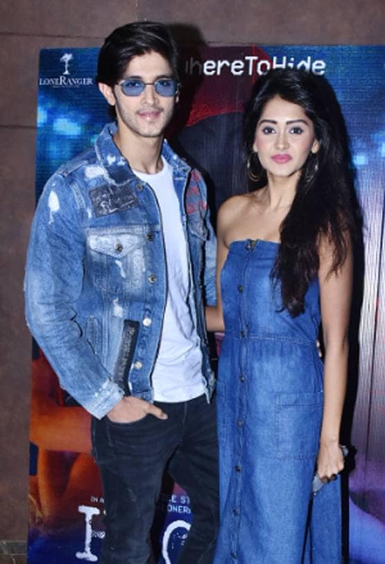 हैक्ड स्क्रीनिंग में बॉयफ्रेंड संग नजर आईं हिना खान, पहुंचे ये पॉपुलर स्टार्स