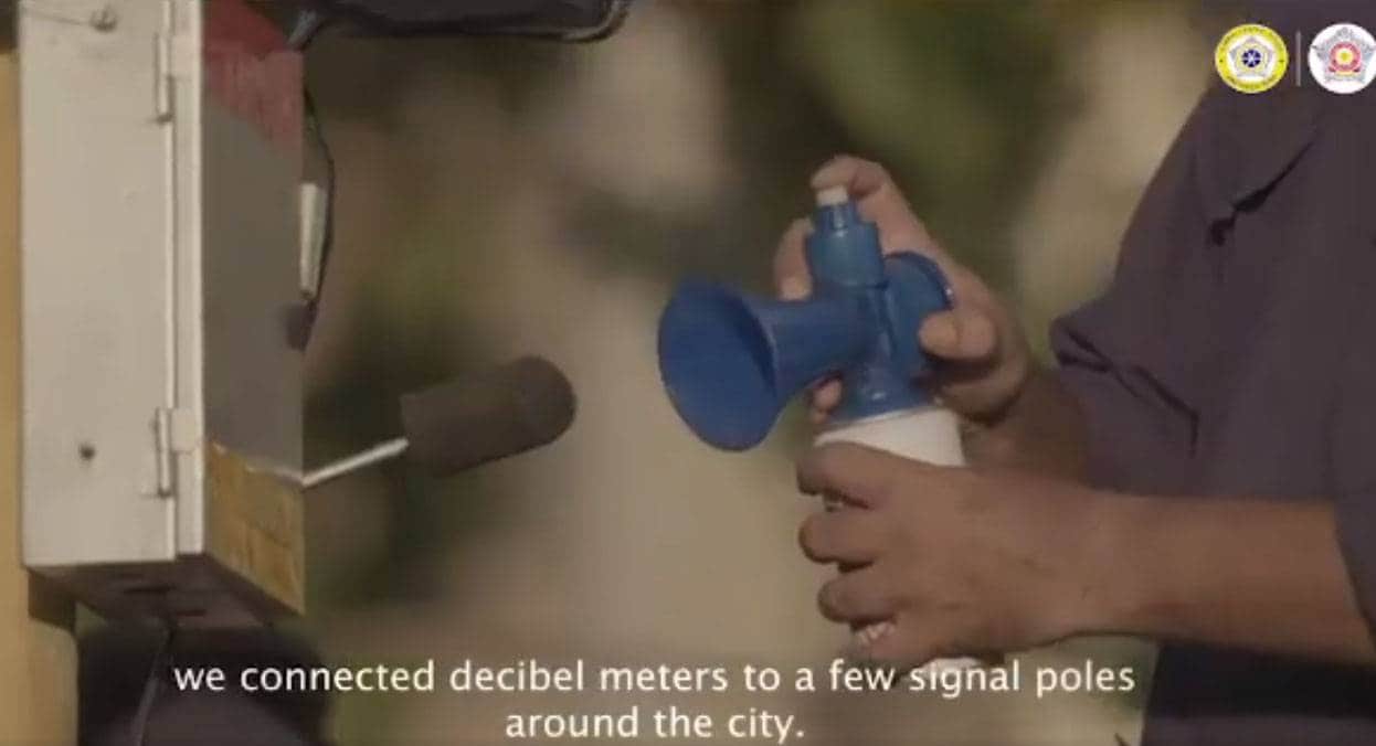 रेड लाइट पर जरा संभल कर, तेज हॉर्न बजाया तो नहीं होगा ग्रीन सिग्नल!