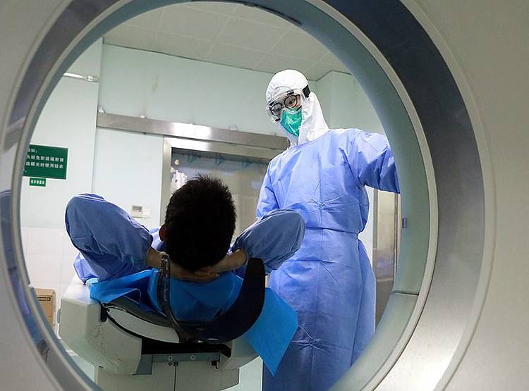 कोरोना वायरस की चपेट में आने पर शरीर में होने लगते हैं ये बदलाव