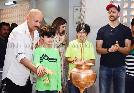 महाशिवरात्रि पर Ex वाइफ सुजैन संग मंदिर पहुंचे ऋतिक रोशन, PHOTOS