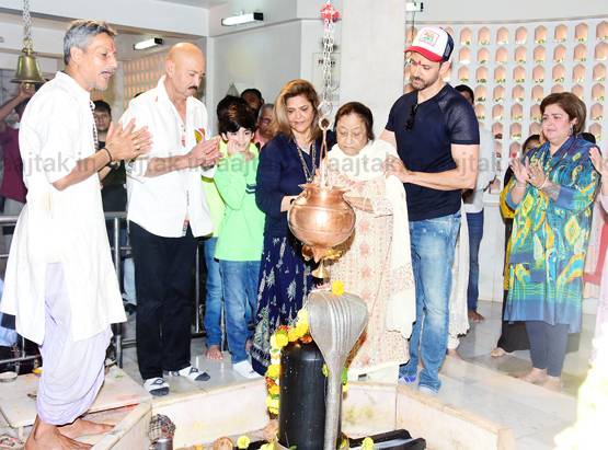 महाशिवरात्रि पर Ex वाइफ सुजैन संग मंदिर पहुंचे ऋतिक रोशन, PHOTOS