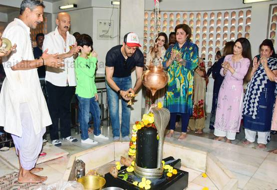 महाशिवरात्रि पर Ex वाइफ सुजैन संग मंदिर पहुंचे ऋतिक रोशन, PHOTOS